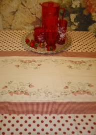 Artefina Tischläufer Erdbeere